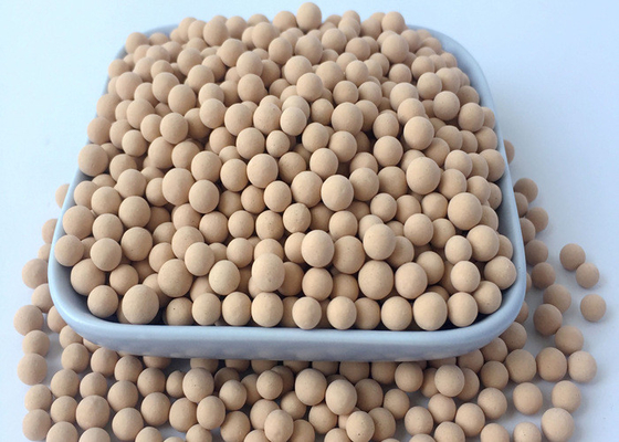 Perles de sphère adsorbante de tamis moléculaire de taille de pore de la pureté 3A de 98% pour la déshydratation de l'éthanol PH 7-9